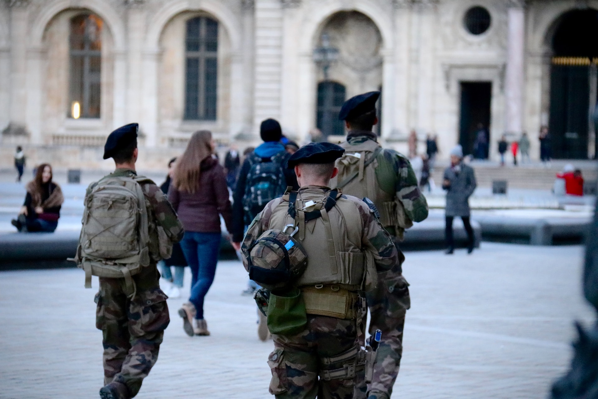 Frankreich: Nach Attentat in Arras sollen 7.000 Soldaten eingesezt werden