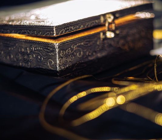 Gestohlener ukrainischer Schmuck im Wert von 60 Millionen Euro wurde in Spanien wiedergefunden Schmuck_Illustration