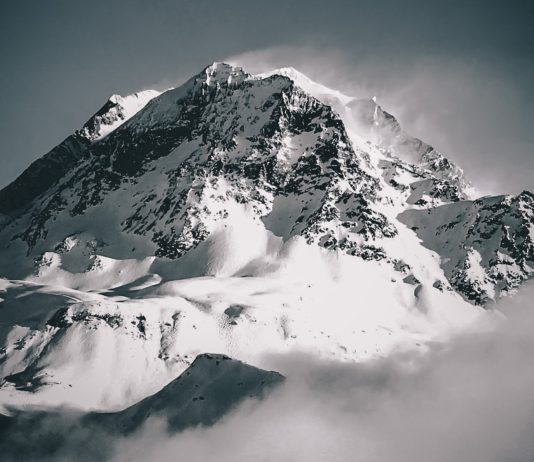 Mit 4805.59 Metern aktueller Höhe hat der Gipfel des Mont Blanc in zwei Jahren 2.22 Meter an Höhe verloren Mont_Blanc