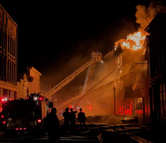 Rouen: Zwei unbewohnte Gebäude stürzen nach Großbrand ein Grossbrand