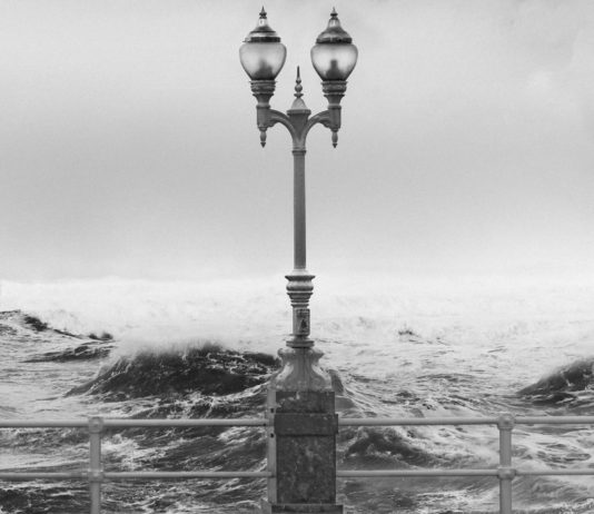 Böen mit mehr als 150km/h und Wellen von 10 Metern – Sturm Ciaran kommt morgen in Frankreich an Sturm_Küste