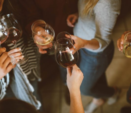 Hérault: Paar erhält innerhalb von 2 Stunden 9 Strafzettel und 600 Euro Bußgeld wegen Ruhestörung Party