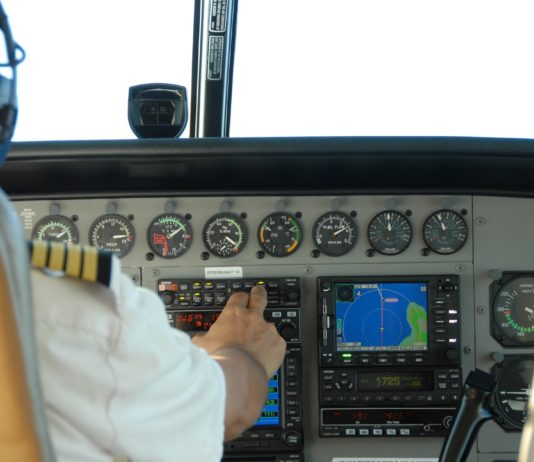 Streik am 13. Oktober: 40% der Flüge in Paris-Orly am Freitag gestrichen Cockpit_Flugzeug