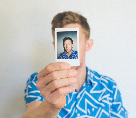 In Frankreich werden jedes Jahr 400.000 Menschen Opfer von Identitätsdiebstahl Identitaetsdiebstahl