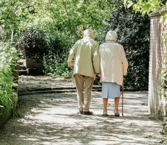 Laut WHO wird es 2024 in Europa mehr Menschen in einem Alter über 65 als unter 15 Jahren geben Alter_Menschen