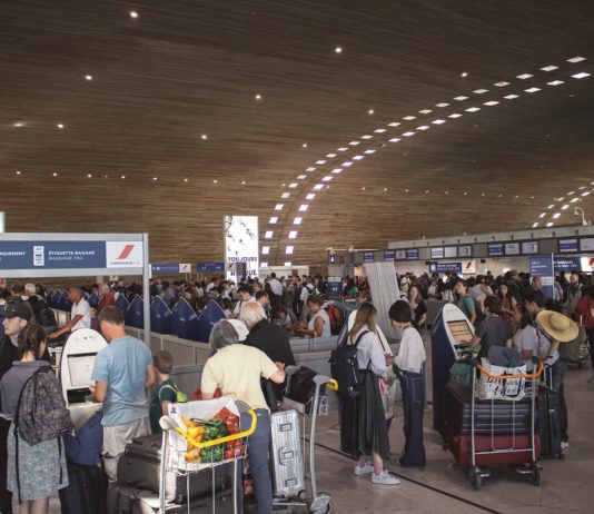 Terrorismusgefahr in Frankreich: Bombendrohungen häufen sich – 11 Flughäfen evakuiert Flughafen