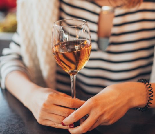 Frankreich: Autofahrerin will Alkoholtest umgehen und simuliert eine Geburt Alkohol