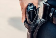 La Seyne-sur-Mer: Polizei erschießt Mann mit Machete vor Schule Polizei_Illustration