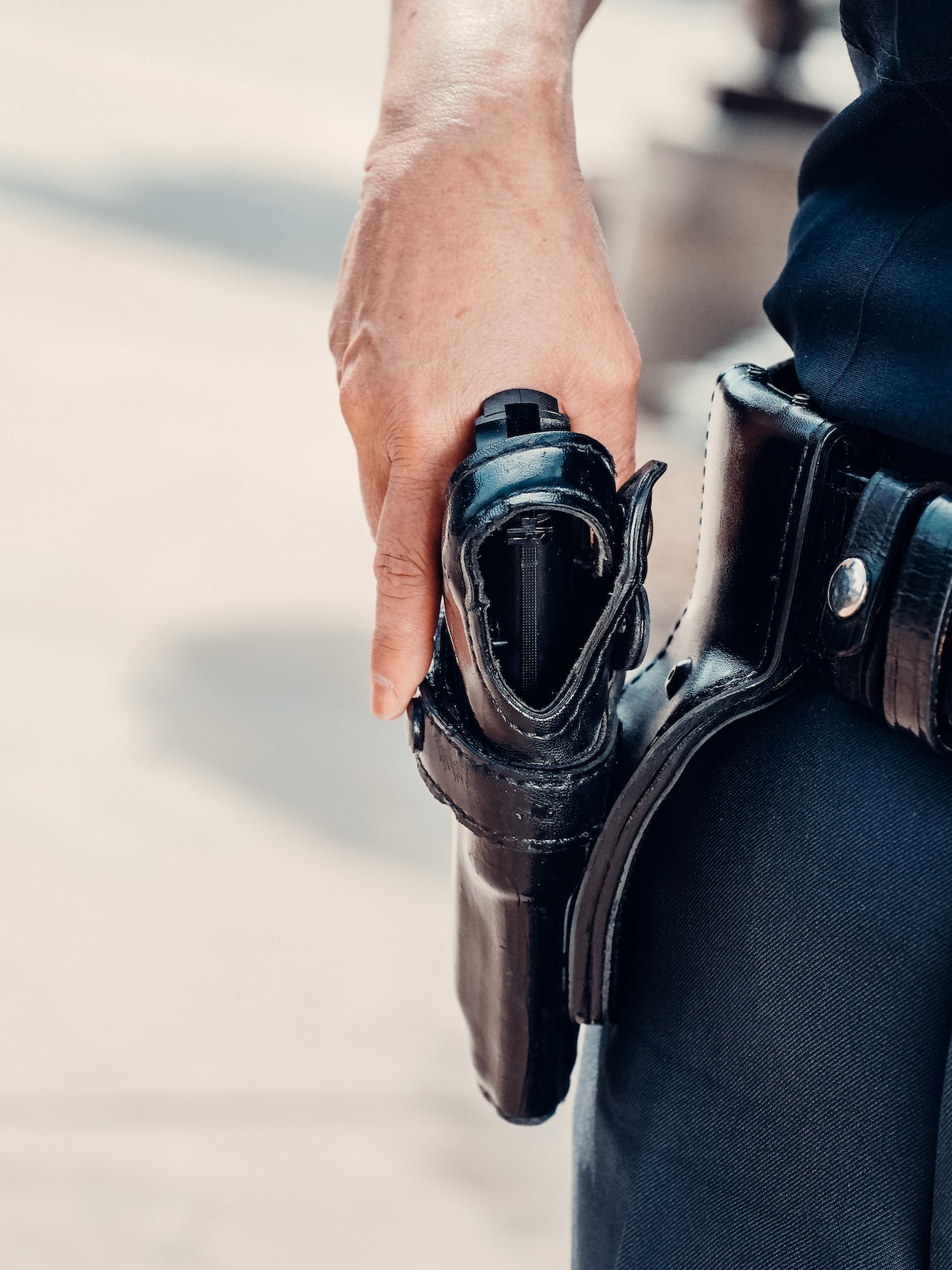 Große Menge Drogen und schwere Waffen in Nîmes beschlagnahmt
