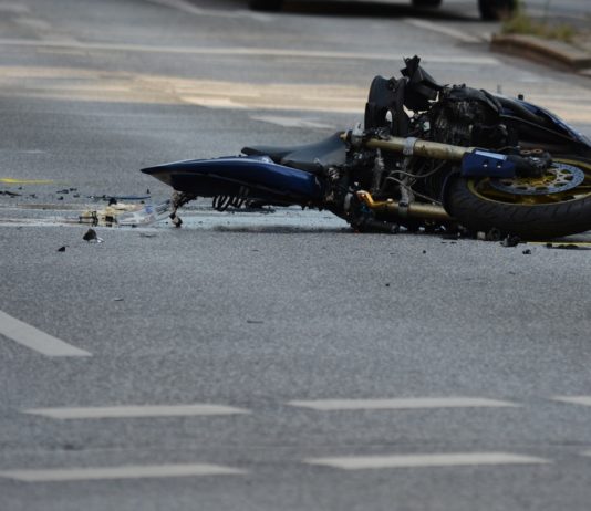 20-jähriger Mann bei Unfall getötet – Familie erhält Rechnung über 480 Euro für „Straßenreinigung“ Motorrad_Unfall