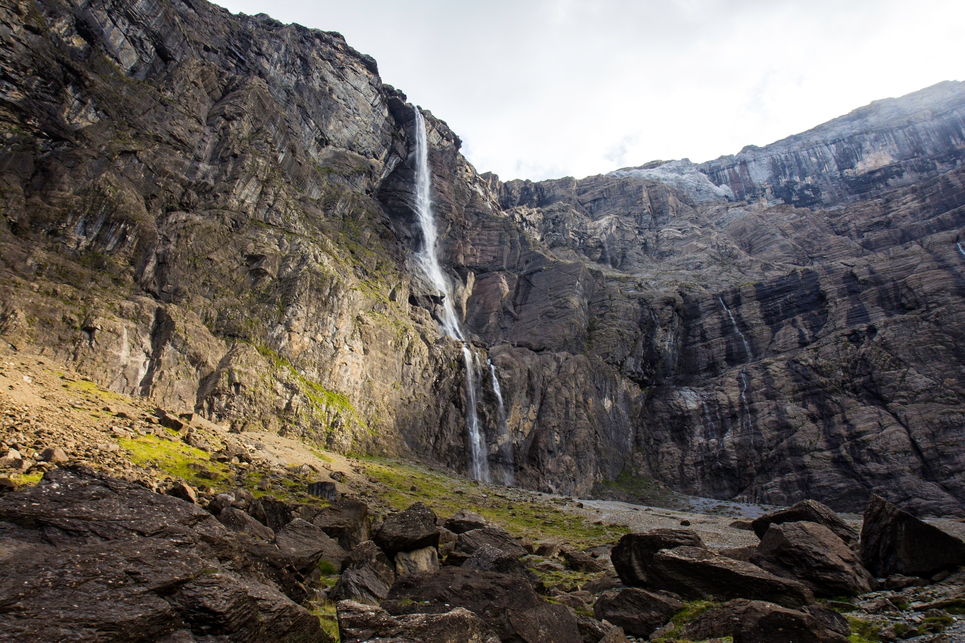 Umwelt: Wasserfall von Gavarnie völlig ausgetrocknet - Symbol der Pyrenäen wird Opfer des Wassermangels