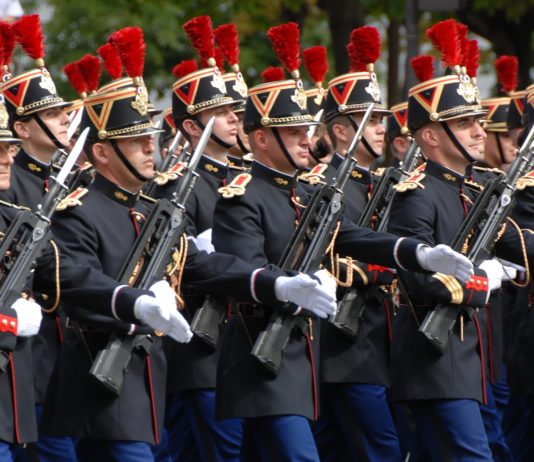 Wachablösung der Republikanischen Garde im Elysée-Palast wird wieder öffentlich sein Republikanische_Garde