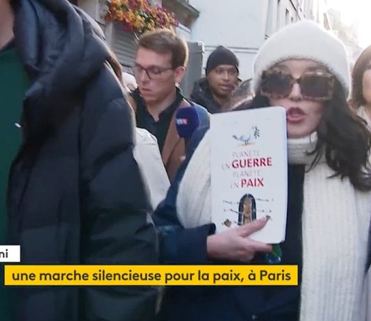Israel-Hamas-Konflikt: In Paris fand ein Schweigemarsch für Frieden im nahen Osten statt Isabell_Adjanai-Friedensmarsch_Paris_ScreenFI
