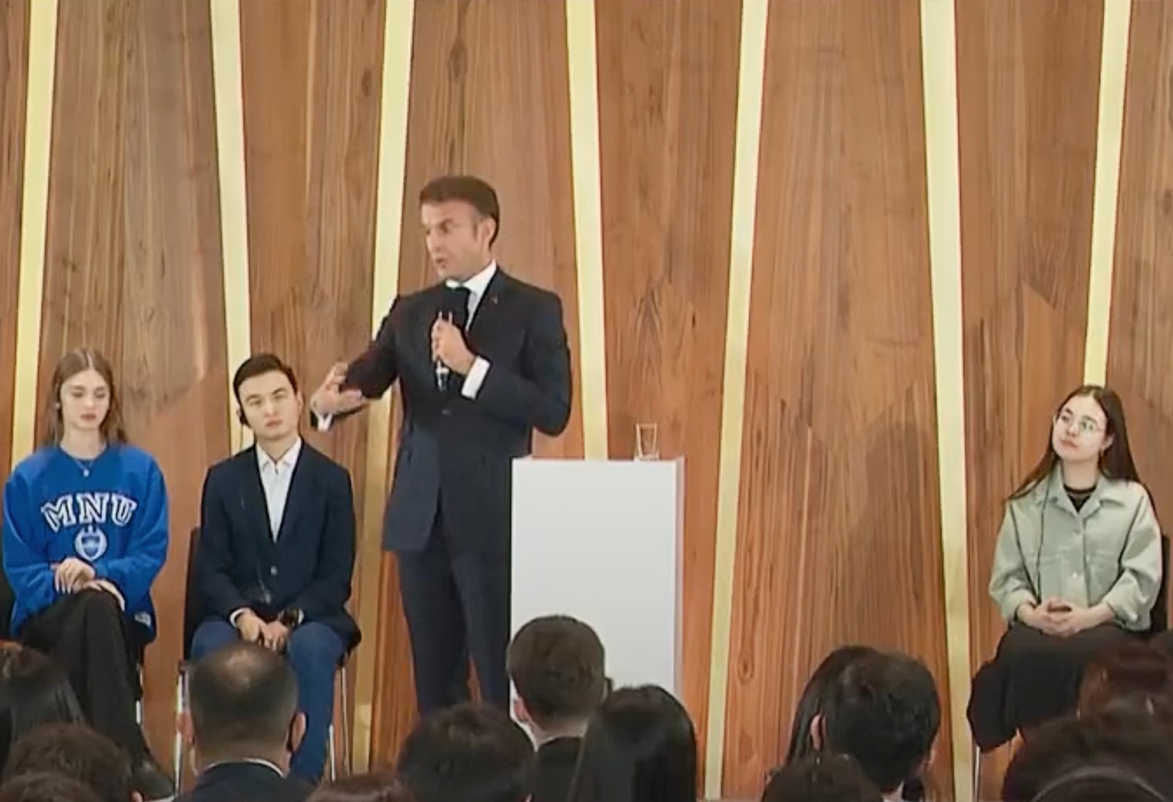 "Etwas völlig anderes": Emmanuel Macron könnte 2027 die Politik verlassen