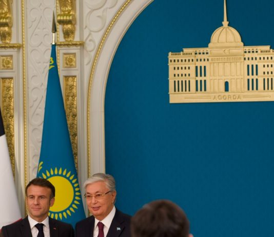 Macron plädiert in Kasachstan für einen „Europa und Zentralasien“ verbindenden „Korridor“ Macron_Tokajew_ScreenX