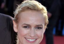 Schauspielerin Sandrine Bonnaire klagt nach dem Tod ihrer Mutter gegen das Altersheim Sandrine_Bonnaire_Deauville_2012