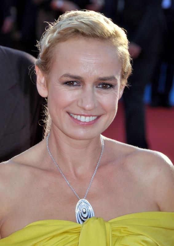 Schauspielerin Sandrine Bonnaire klagt nach dem Tod ihrer Mutter gegen das Altersheim