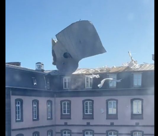 Sturm Frederico: Dach eines Gymnasiums abgerissen und Windgeschwindigkeiten von fast 180 km/h Sturm_Frederico_ScreenX