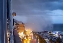 Italien: Beeindruckende Meeres-Tornados treffen auf die Küste Tornado_Salerno_ScreenX