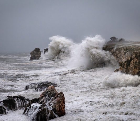 Sturm Ciaran: 1.2 Millionen Haushalte ohne Strom – 21 Meter hohe Wellen Illustration_Sturm