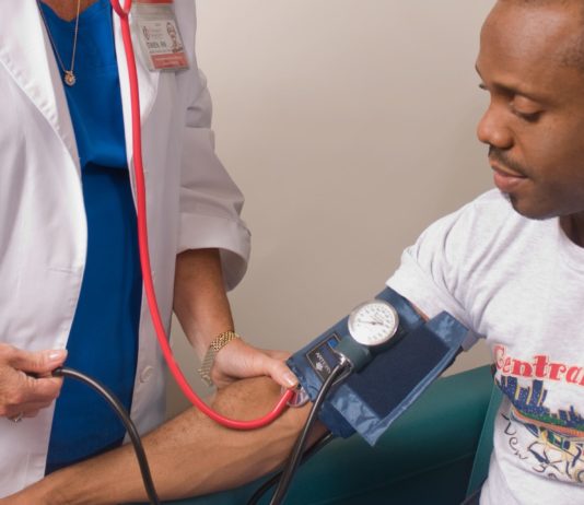 3.000 Mediziner und eine Nobelpreisträgerin fordern Beibehaltung staatlicher Hilfe für Migranten Medizinische_Versorgung_Migranten