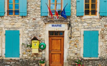 Macrons Werben um die Provinz: Symbolpolitik oder strategische Neujustierung? Mairie_Bürgermeisteramt