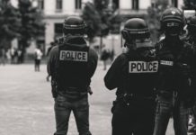 Clermont-Ferrand im Würgegriff des Drogenkriegs – eine Stadt im Ausnahmezustand Polizei_Illustration