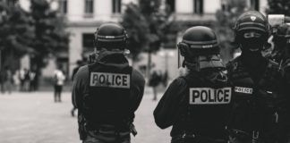 Noisiel unter Spannung: Festnahmen nach nächtlichen Unruhen in der Île-de-France Polizei_Illustration