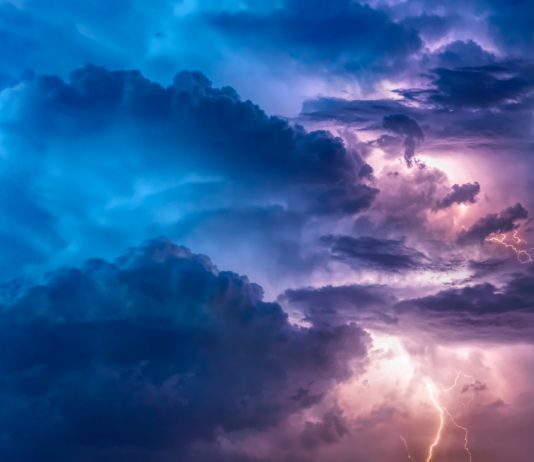 Wieder heftige Gewitter im Südosten: Ardèche, Drôme und Isère unter Alarmstufe Orange Herbststurm_Gewitter