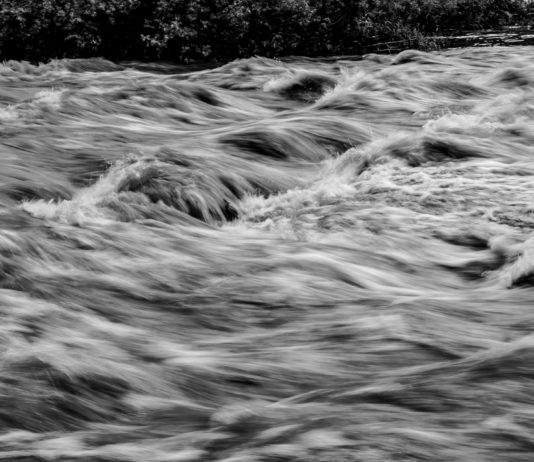 Überschwemmungen im Pas-de-Calais: Deich eines Nebenflusses der Canche droht zu brechen Ueberschwemmung_Illustration