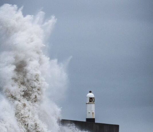 Sturm Enol: Bretagne und Normandie in der Gewalt des Windes Sturm_Illustration