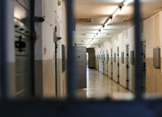 Hochsicherheitsgefängnis Condé-sur-Sarthe: Sieben Häftlinge klagen gegen ihre Haftbedingungen Gefängnis