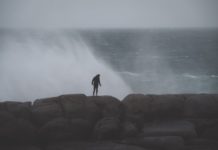 Sturm Benjamin fegt über Frankreich: Über 100.000 Haushalte ohne Strom – Küstenregionen besonders betroffen Sturm_Illustration