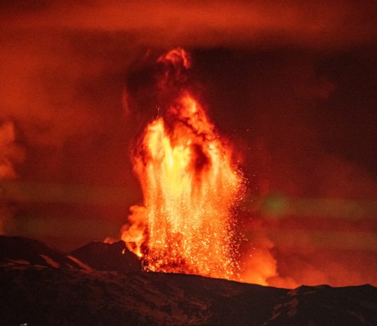 Ausbruch des Ätna: Beeindruckende Bilder faszinieren die sozialen Netzwerke Aetna_Ausbruch