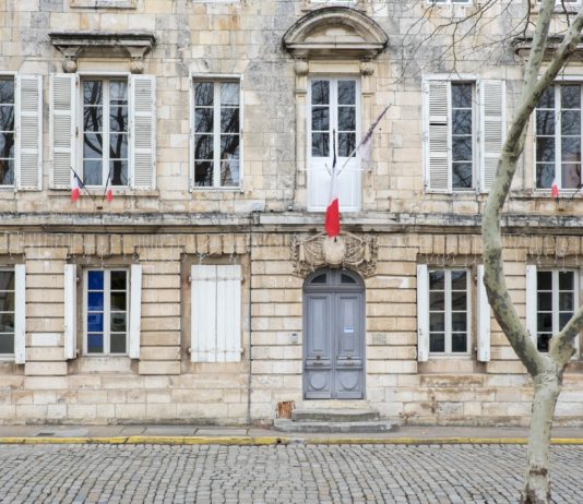 Frankreich: Wirtschaftsministerium will von der Verwaltung genutzte Flächen um ein Viertel reduzieren Mairie_Bürgermeisteramt