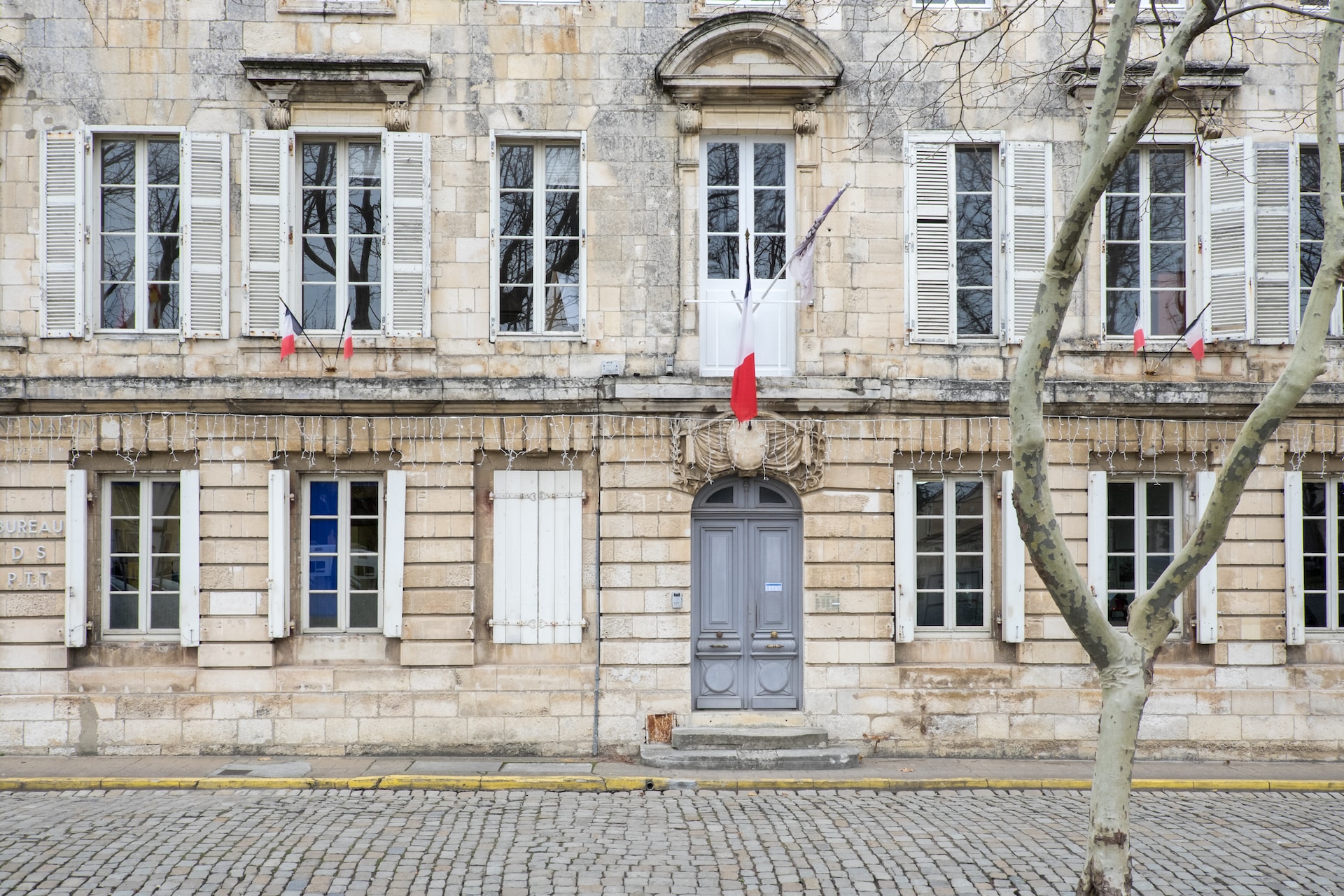 Frankreich: Wirtschaftsministerium will von der Verwaltung genutzte Flächen um ein Viertel reduzieren