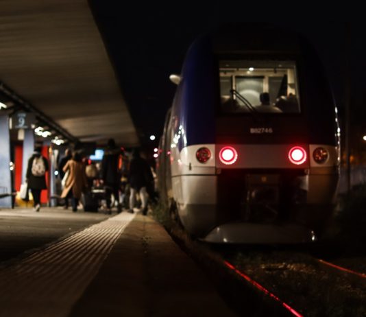 10 St. Verspätung: 500 Passagiere sitzen wegen Sturm Domingos die ganze Nacht im Zug Paris-Toulouse fest Zugverkehr_Bahnhof