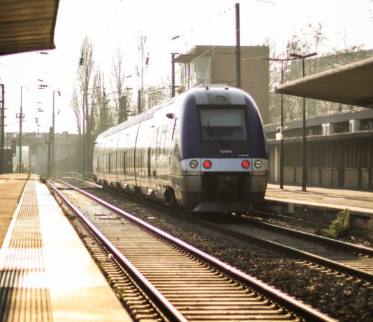 Tragödie im Departement Isère: 13-jähriger stirbt bei Zugunfall – Bahnverkehr unterbrochen SNCF