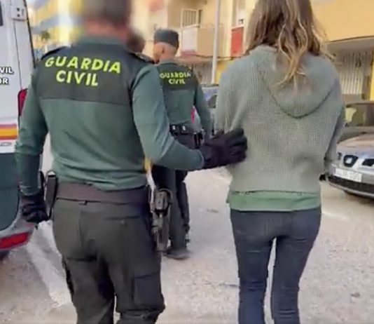 „Sie dachten, er sei besessen“: 2 Franzosen wollten Sohn in der Wüste opfern – sie wurden in Spanien verhaftet Festnahme_Spanien-ScreenX