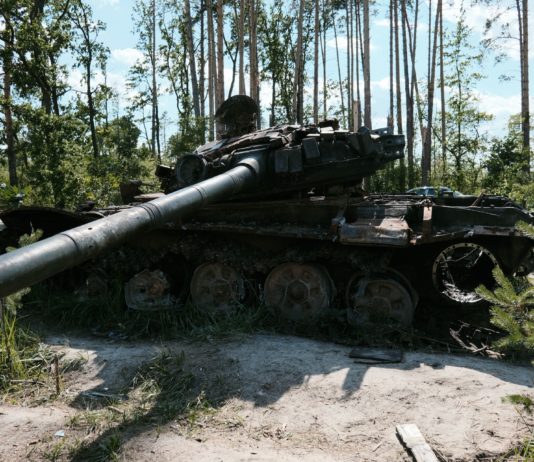Ukraine-Krieg: 315.000 russische Soldaten laut US-Geheimdienst getötet oder verwundet Zerstoerter_Panzer