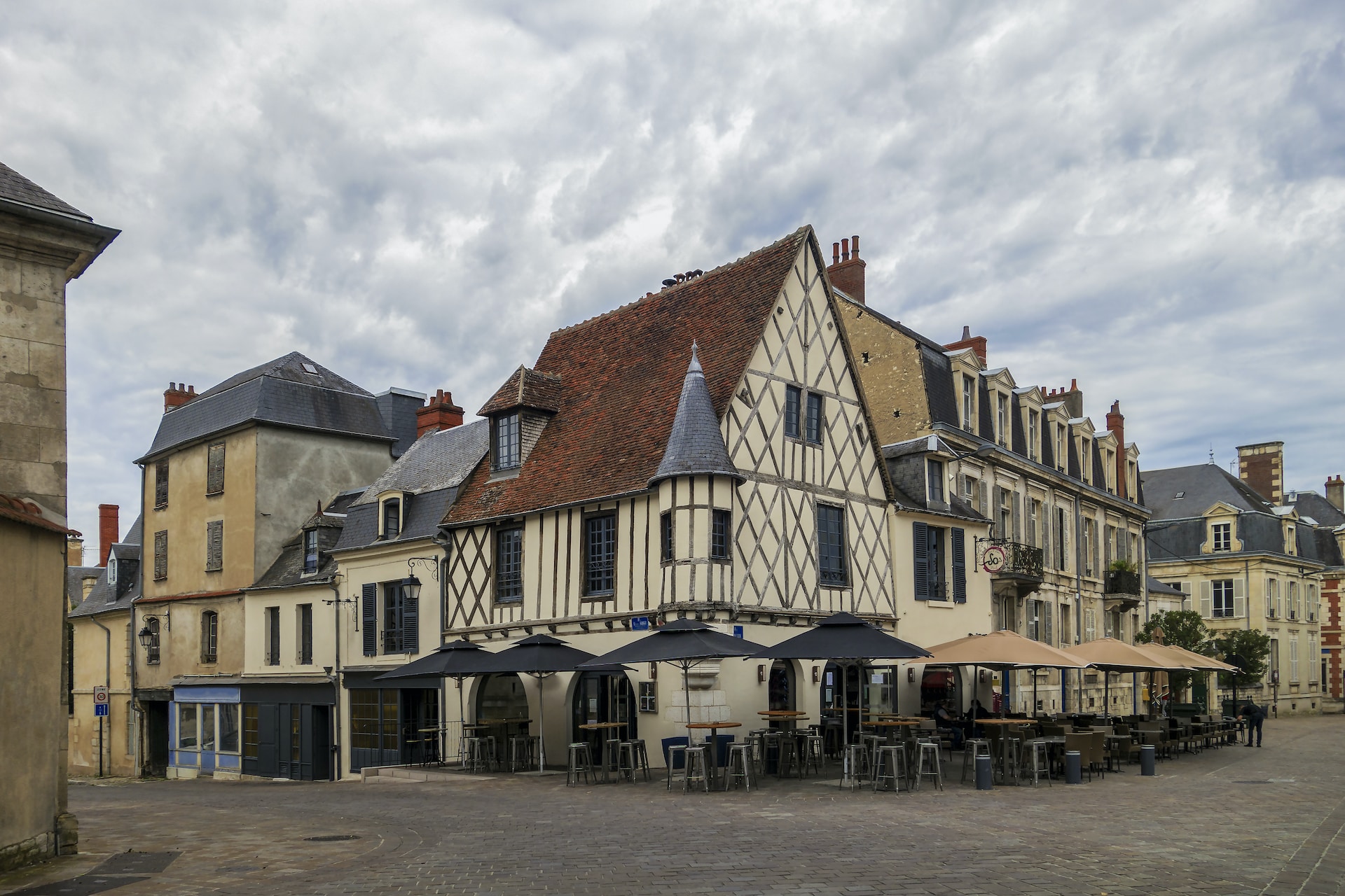 Französisches Stadt Bourges zur europäischen Kulturhauptstadt 2028 ernannt