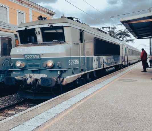 SNCF: Droht ein Winter der Bahnstreiks? Gewerkschaften protestieren gegen geplante Umstrukturierungen SNCF