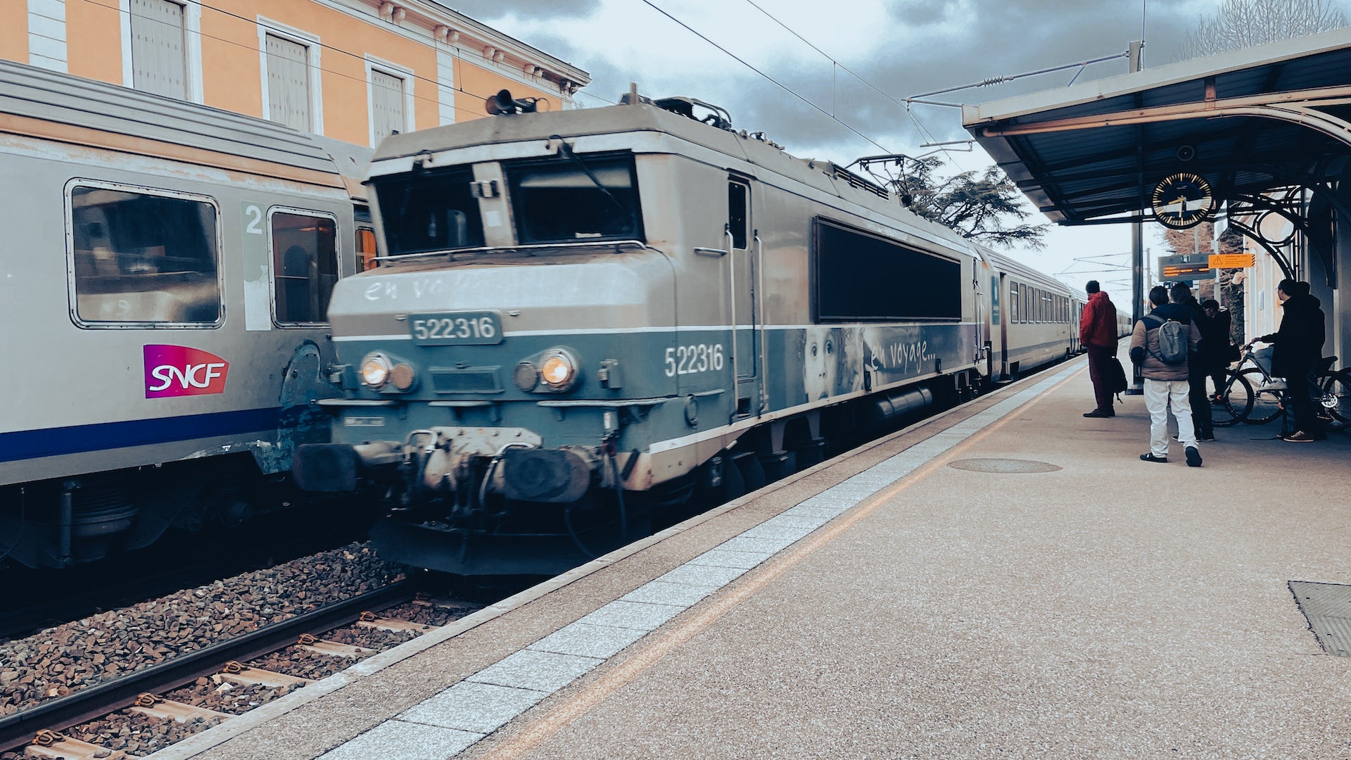 "Gewinnen Sie ein Jahr lang kostenlose SNCF-Tickets" -  Vorsicht vor Betrug in sozialen Netzwerken