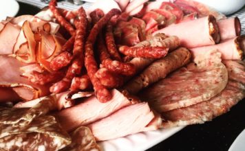 Listeriose durch Charcuterie: Tödlicher Ausbruch erschüttert Frankreich Wurst_Schinken
