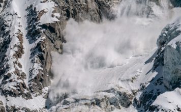 Höchster Lawinenalarm in den Alpen: Ein Winter zwischen Faszination und tödlicher Gefahr Lawine_Mont-Blanc