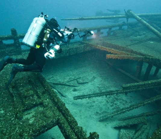 La Seyne-sur-Mer: Bergung von Schätzen aus dem Wrack eines vor zweihundert Jahren gesunkenen Schiffes Schiffswrack