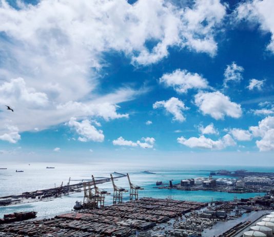 Historische Dürre: Schiffe sollen Barcelona mit Wasser versorgen Hafen_Barcelona