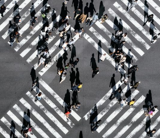 Rückgang im Osten und Wachstum im Westen: Veränderung der französischen Bevölkerung seit 2015 Demographie_Illustration