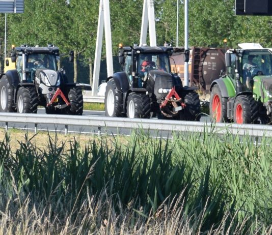 Wenn Kühe Ski fahren könnten – Bauernprotest legt die Hochpyrenäen lahm Bauernproteste_Traktoren