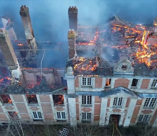 Feuer verwüstet das denkmalgeschützte Grand-Château de Serquigny aus dem 17. Jahrhundert Brand_Chateau_Serquigny_ScreenX